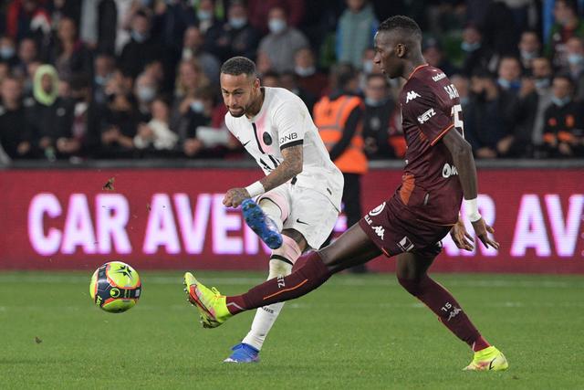 李凯尔0分赵睿17分 中国男篮不敌塞尔维亚