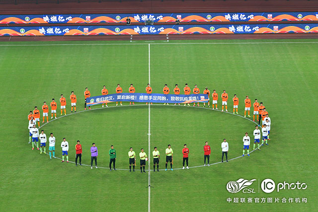 莱昂纳德休赛期接受膝盖手术 目前仍未痊愈