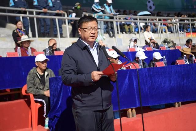 詹姆斯32+7+6福克斯31分 湖人险胜国王3连胜